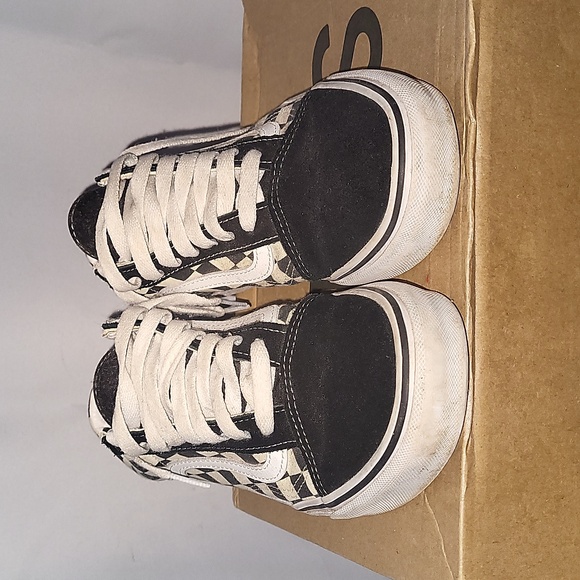 Vans - Picture 2 of 5